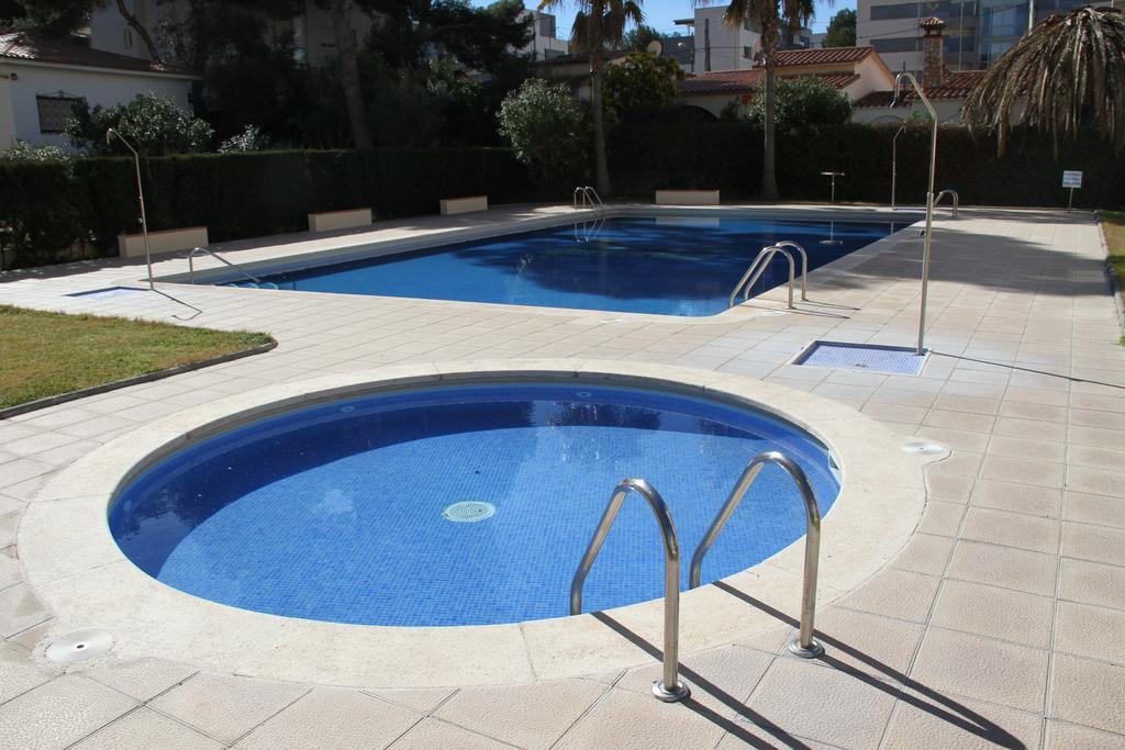 For A Stay Aqua Salou Bilik gambar