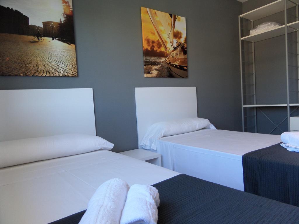 For A Stay Aqua Salou Bilik gambar