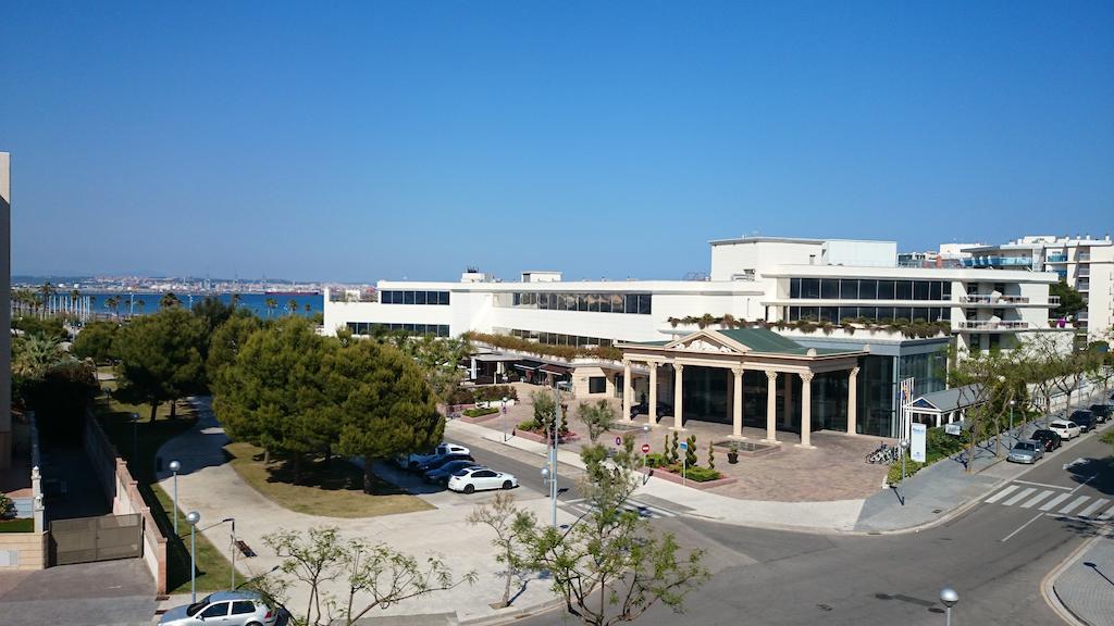 For A Stay Aqua Salou Bilik gambar